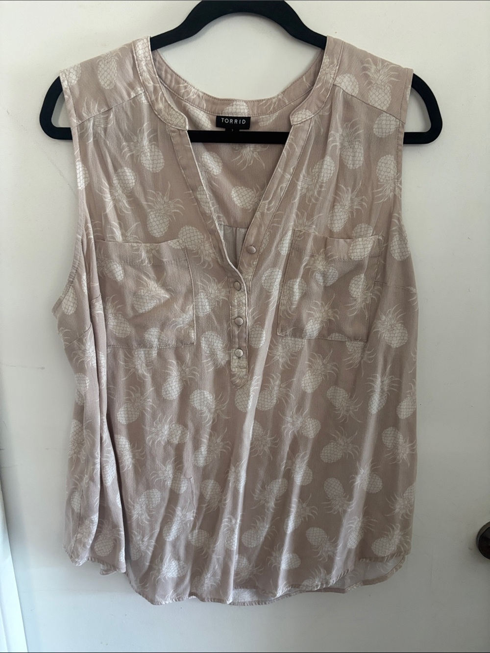 torrid taupe pineapple print sleeveless shell